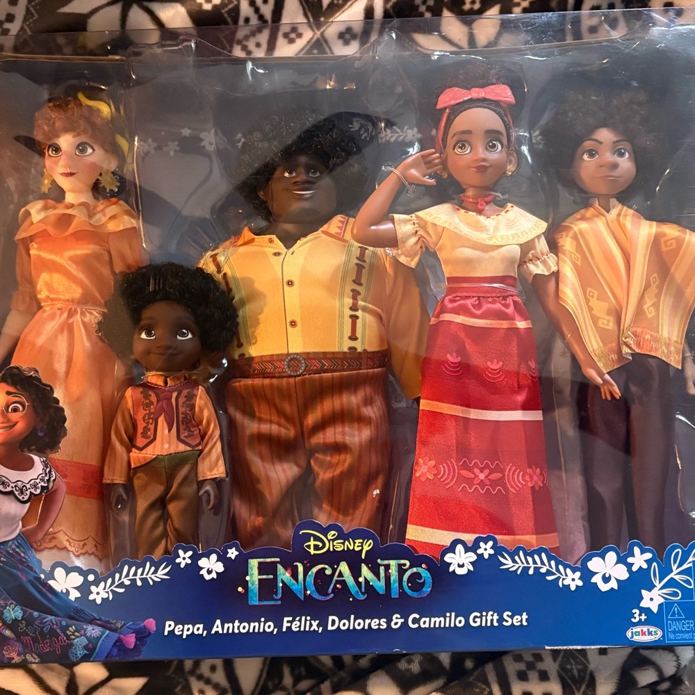 Disney Encanto Pepa, Antonio, Félix, Dolores & Camilo Doll Set - Vibrant Colors